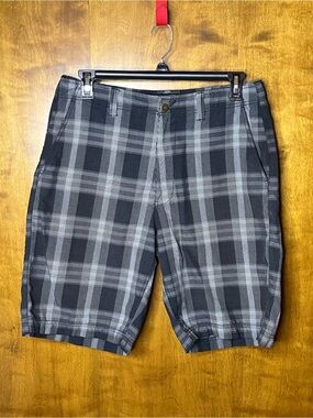 CSG Champs Sports Gear Men’s Plaid Golf Shorts Gray Black Size 34